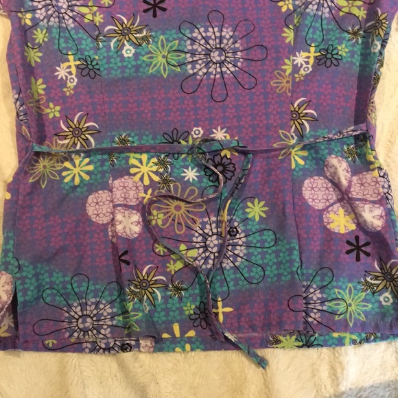 Scrub Top Size Small by Absolute - Picture 6 of 6